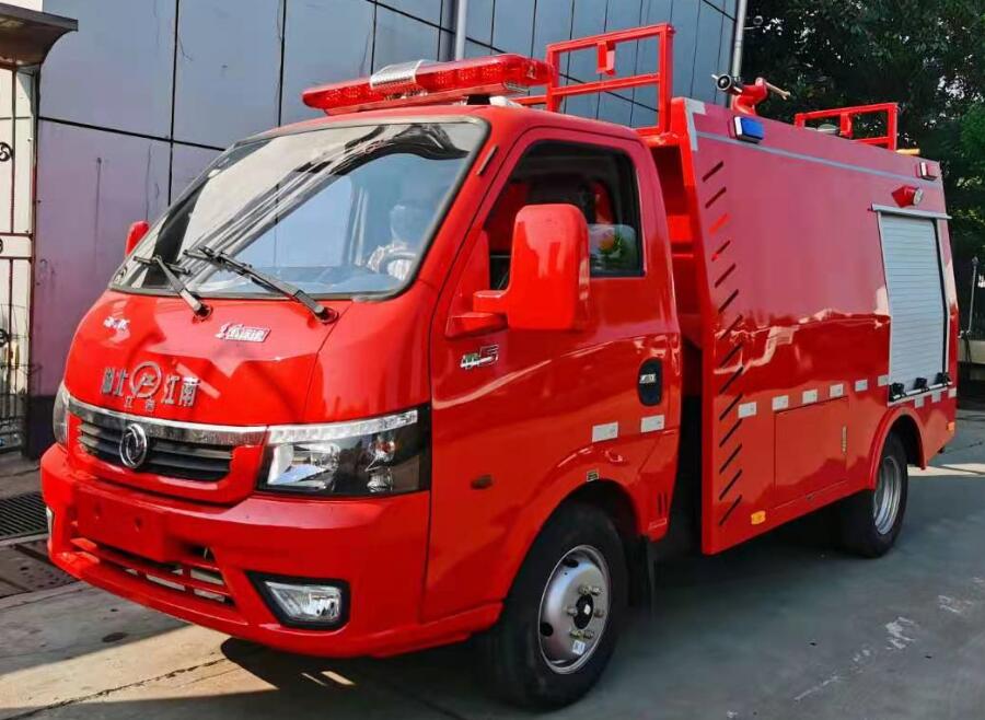 東風途逸1噸水罐消防車